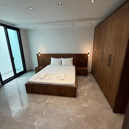 فيلة Sueper Vip Havuzlu Muestakil Odalar Banyolu Çeşme