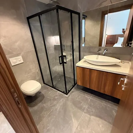 Sueper Vip Havuzlu Muestakil Odalar Banyolu