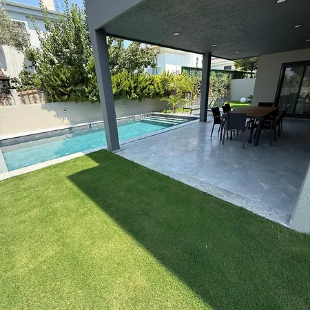 Sueper Vip Havuzlu Muestakil Odalar Banyolu * Çeşme