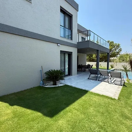 Sueper Vip Havuzlu Muestakil Odalar Banyolu * Çeşme