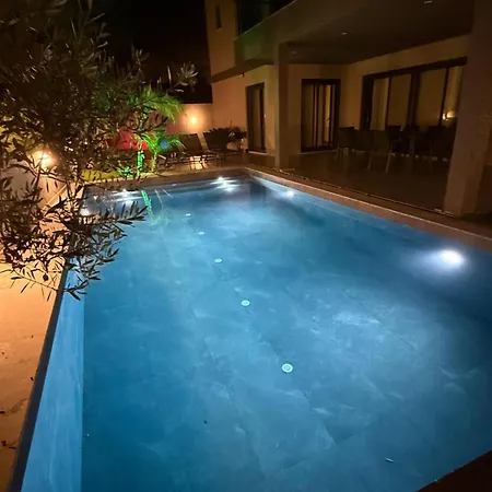 Sueper Vip Havuzlu Muestakil Odalar Banyolu فيلة *