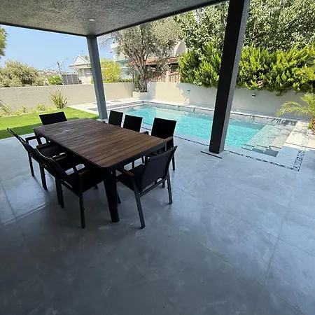 فيلة Sueper Vip Havuzlu Muestakil Odalar Banyolu Çeşme