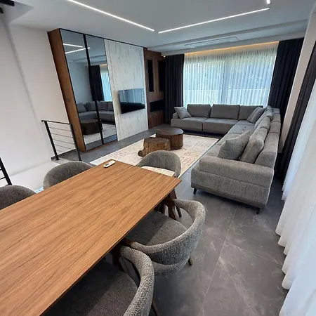 فيلة Sueper Vip Havuzlu Muestakil Odalar Banyolu Çeşme