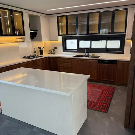 Sueper Vip Havuzlu Muestakil Odalar Banyolu Çeşme