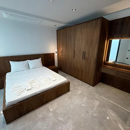 Sueper Vip Havuzlu Muestakil Odalar Banyolu * Çeşme