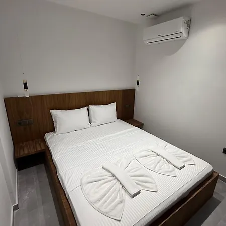 Sueper Vip Havuzlu Muestakil Odalar Banyolu Villa