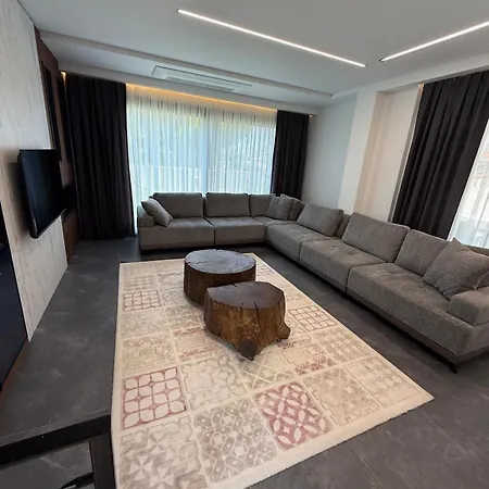 Sueper Vip Havuzlu Muestakil Odalar Banyolu 别墅 Çeşme