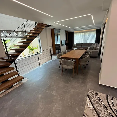 Sueper Vip Havuzlu Muestakil Odalar Banyolu * Çeşme