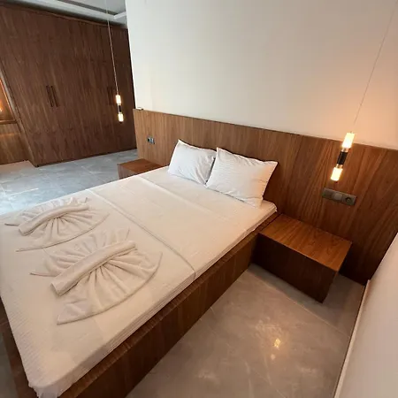 Sueper Vip Havuzlu Muestakil Odalar Banyolu Çeşme