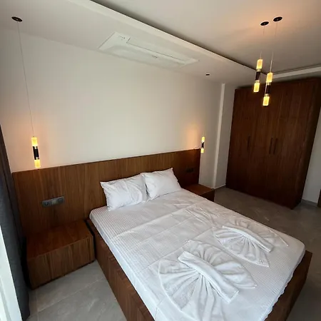 Sueper Vip Havuzlu Muestakil Odalar Banyolu 别墅 *