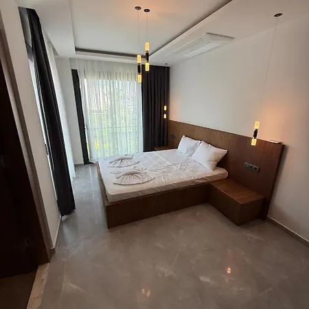 别墅 Sueper Vip Havuzlu Muestakil Odalar Banyolu Çeşme