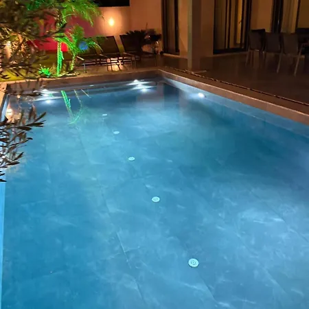 Sueper Vip Havuzlu Muestakil Odalar Banyolu Çeşme