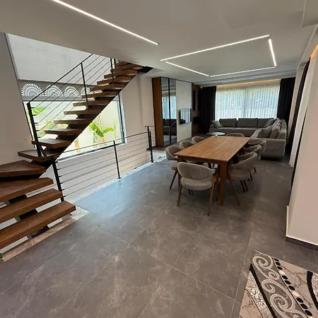 Sueper Vip Havuzlu Muestakil Odalar Banyolu * Çeşme