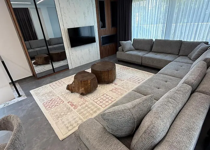 Βίλα Sueper Vip Havuzlu Muestakil Odalar Banyolu *