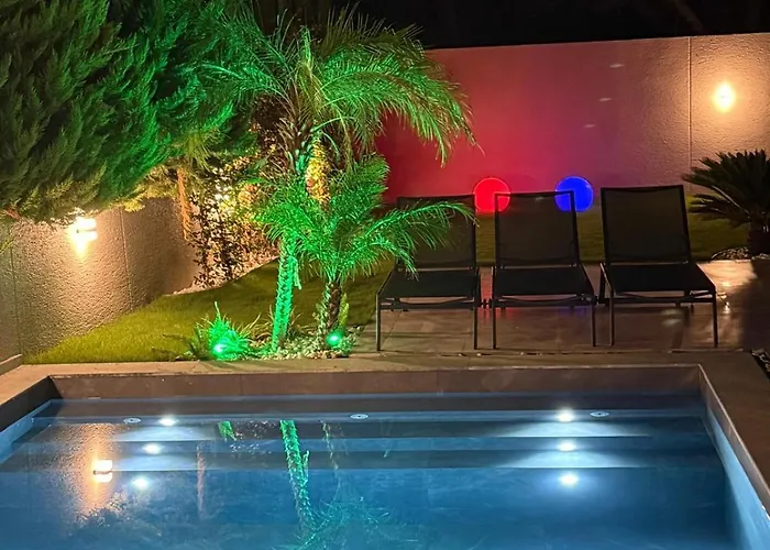 Βίλα Sueper Vip Havuzlu Muestakil Odalar Banyolu Çeşme