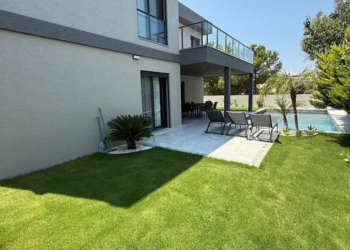 Βίλα Sueper Vip Havuzlu Muestakil Odalar Banyolu