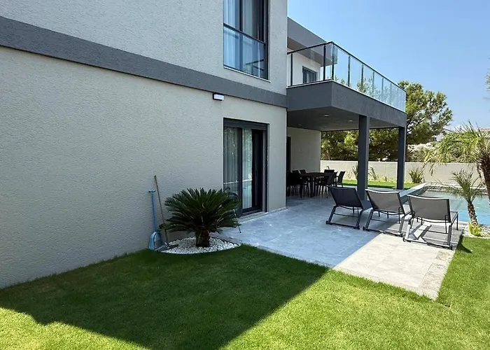 Sueper Vip Havuzlu Muestakil Odalar Banyolu * Çeşme