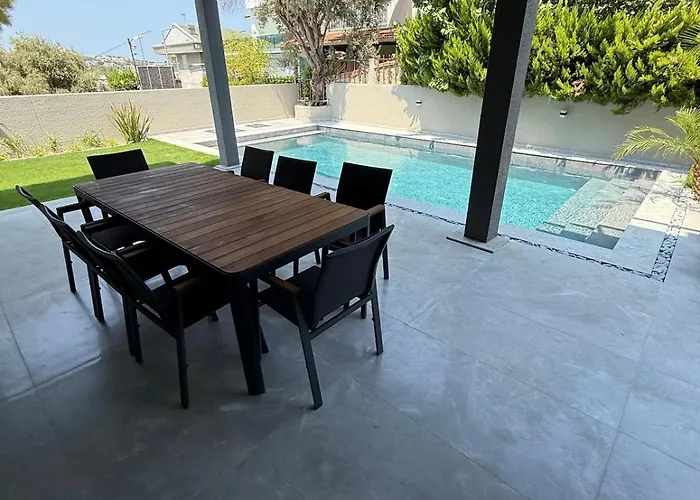 Βίλα Sueper Vip Havuzlu Muestakil Odalar Banyolu Çeşme