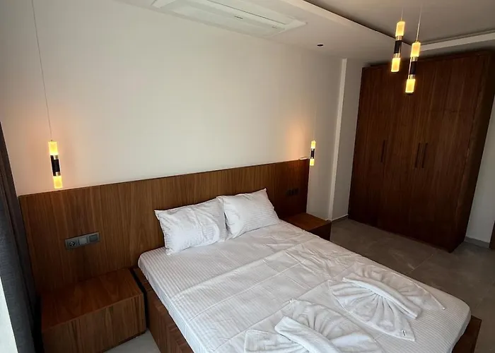 Sueper Vip Havuzlu Muestakil Odalar Banyolu Βίλα *