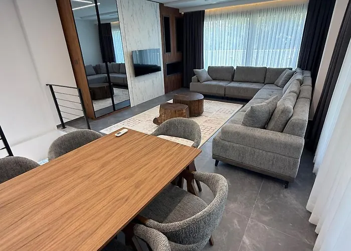 Βίλα Sueper Vip Havuzlu Muestakil Odalar Banyolu Çeşme