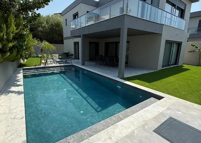 Sueper Vip Havuzlu Muestakil Odalar Banyolu Βίλα